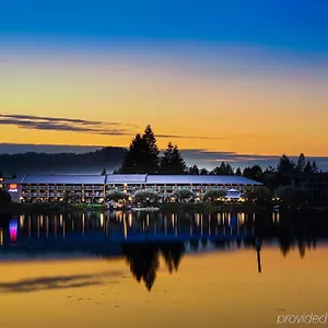 Inn On Long Lake